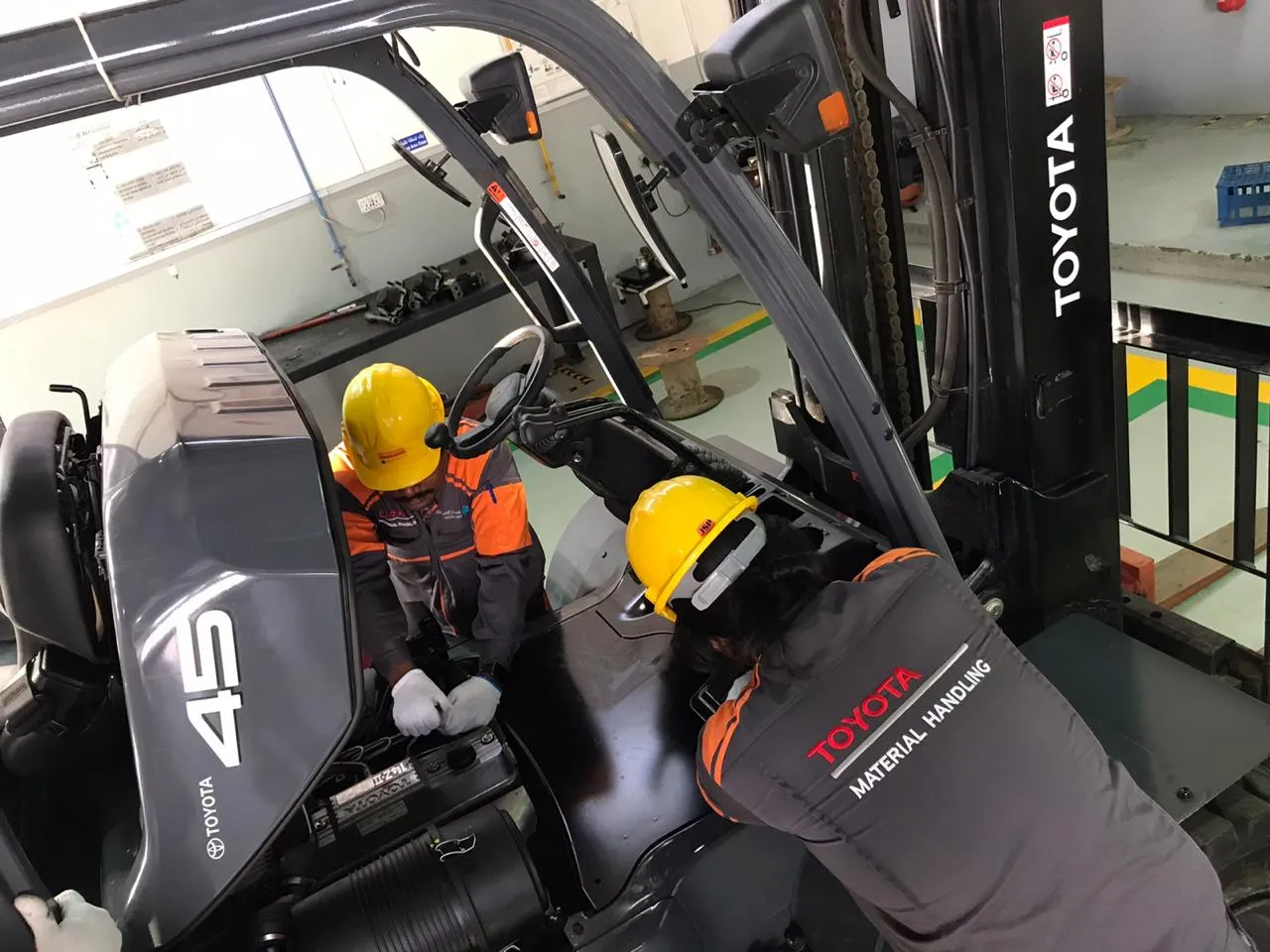Onsite-Technican-Toyota-Material-Handling-1